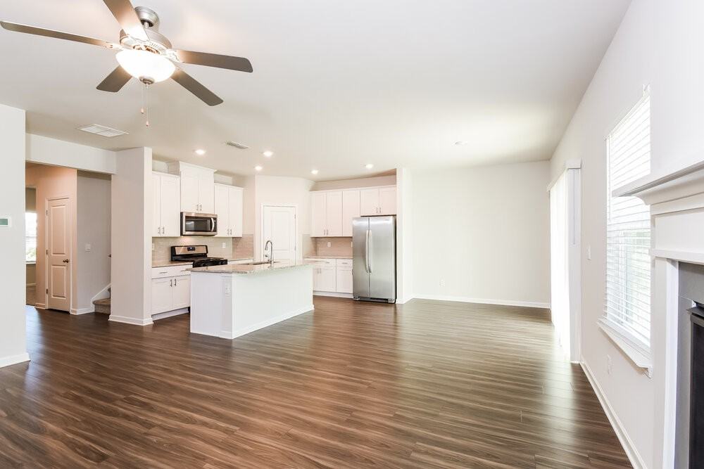 6075 Hickory Creek Ct - Photo 4 of 17