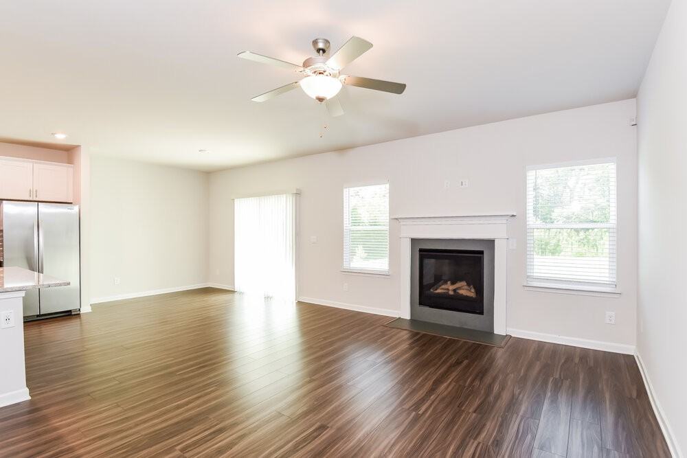6075 Hickory Creek Ct - Photo 5 of 17