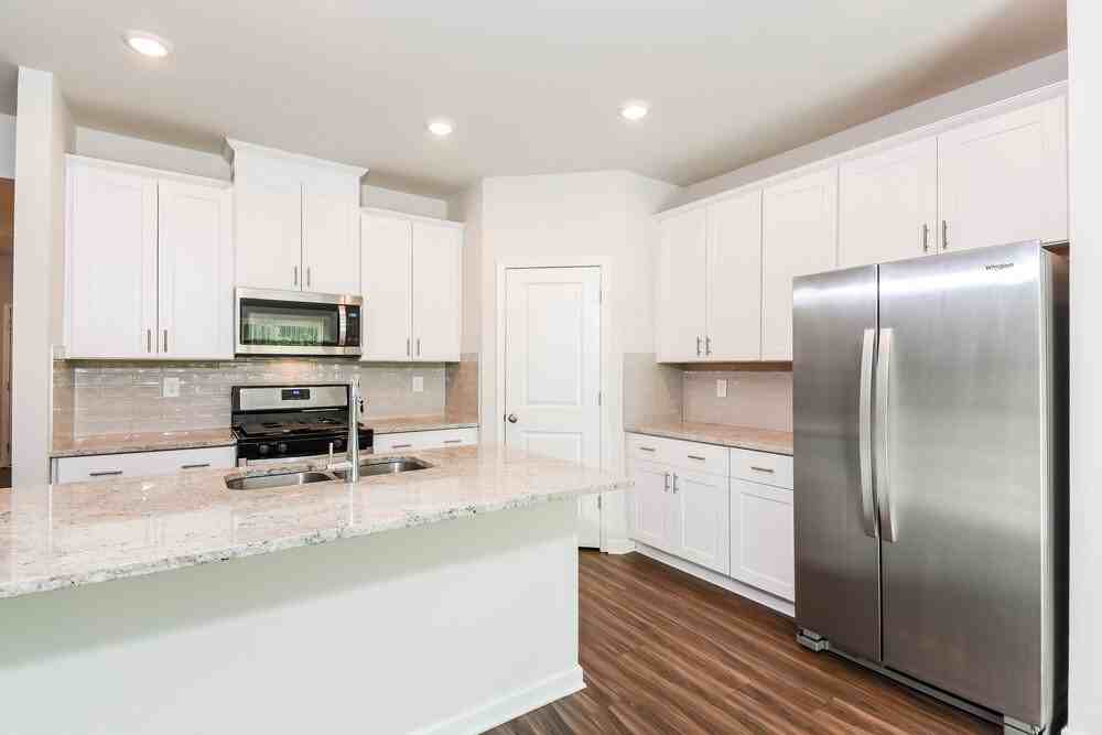 6075 Hickory Creek Ct - Photo 6 of 17