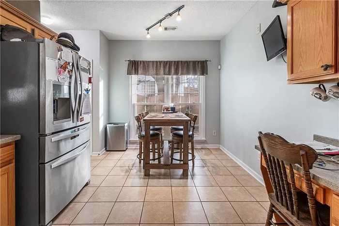 115 Quarrington Ct - Photo 4 of 20