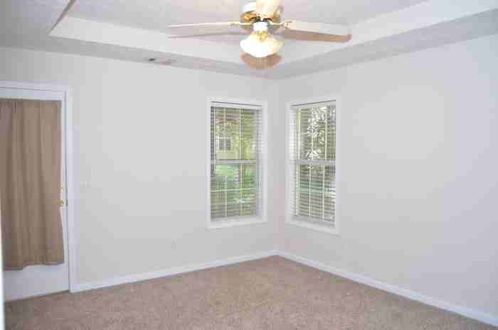 9060 Belaire St - Photo 6 of 8