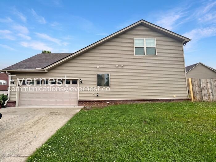 5247 Seward Crossing Blvd - Photo 2 of 33