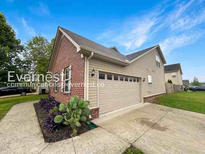5247 Seward Crossing Blvd - Photo 3 of 33