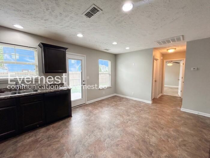 5247 Seward Crossing Blvd - Photo 5 of 33