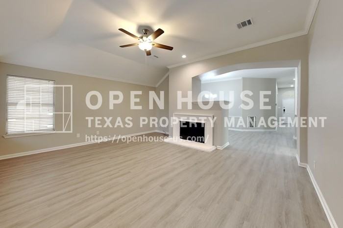 4520 Ridgepointe Dr - Photo 4 of 21
