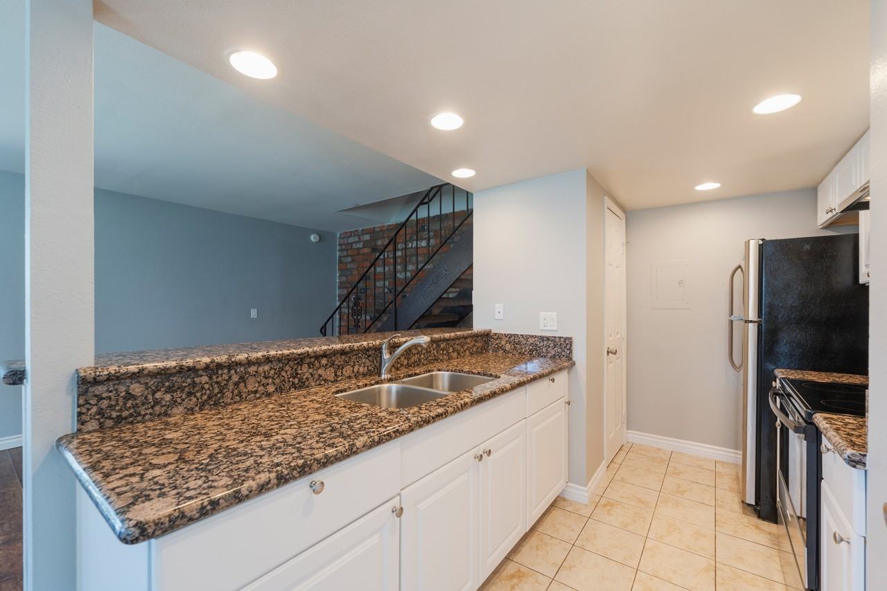 2044 North Avenida Vista Del Monte - 1 #1 - Photo 2 of 29