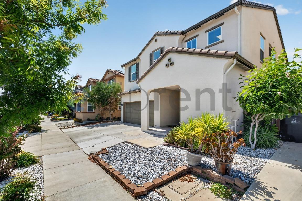 1416 Passion Ln - Photo 4 of 38