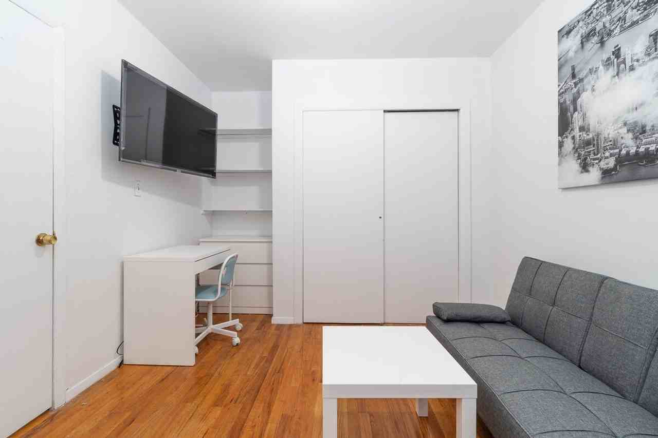 320 E 96th St #1032038P - Photo 4 of 23
