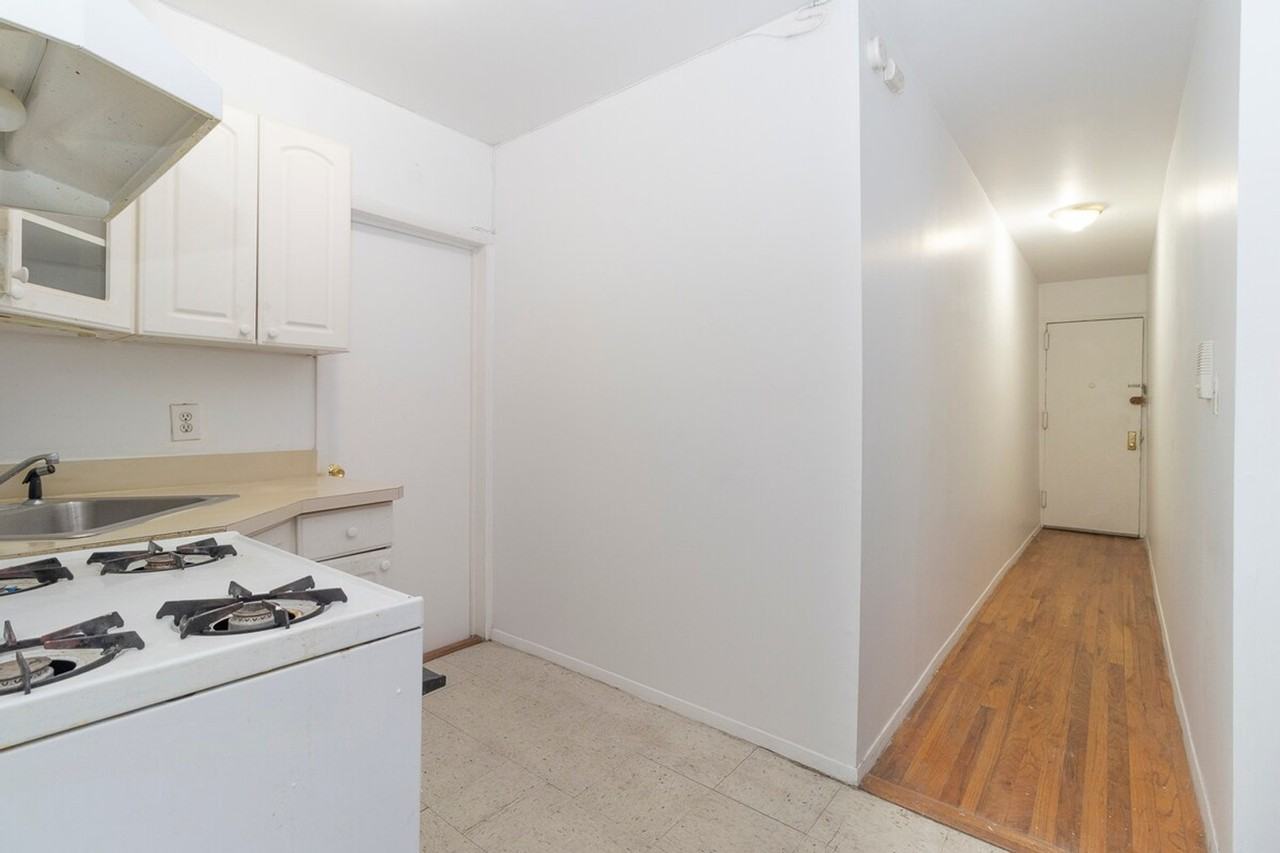 320 E 96th St #1032038P - Photo 7 of 23