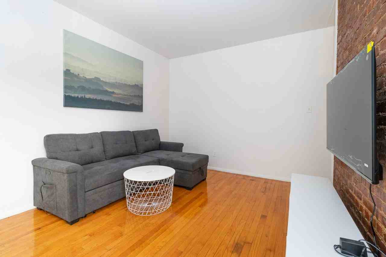 163 E 94th St #1032081P - Photo 2 of 20