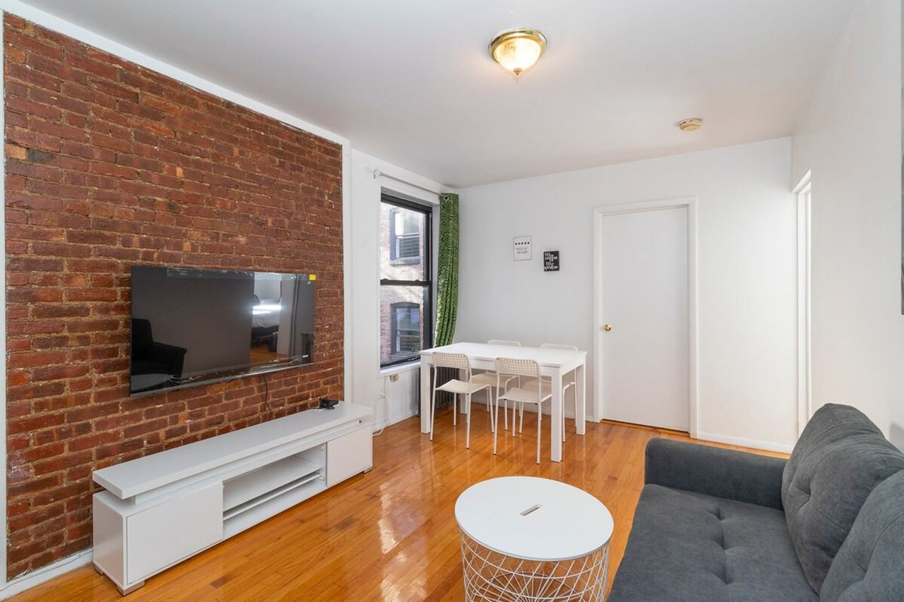 163 E 94th St #1032081P - Photo 3 of 20