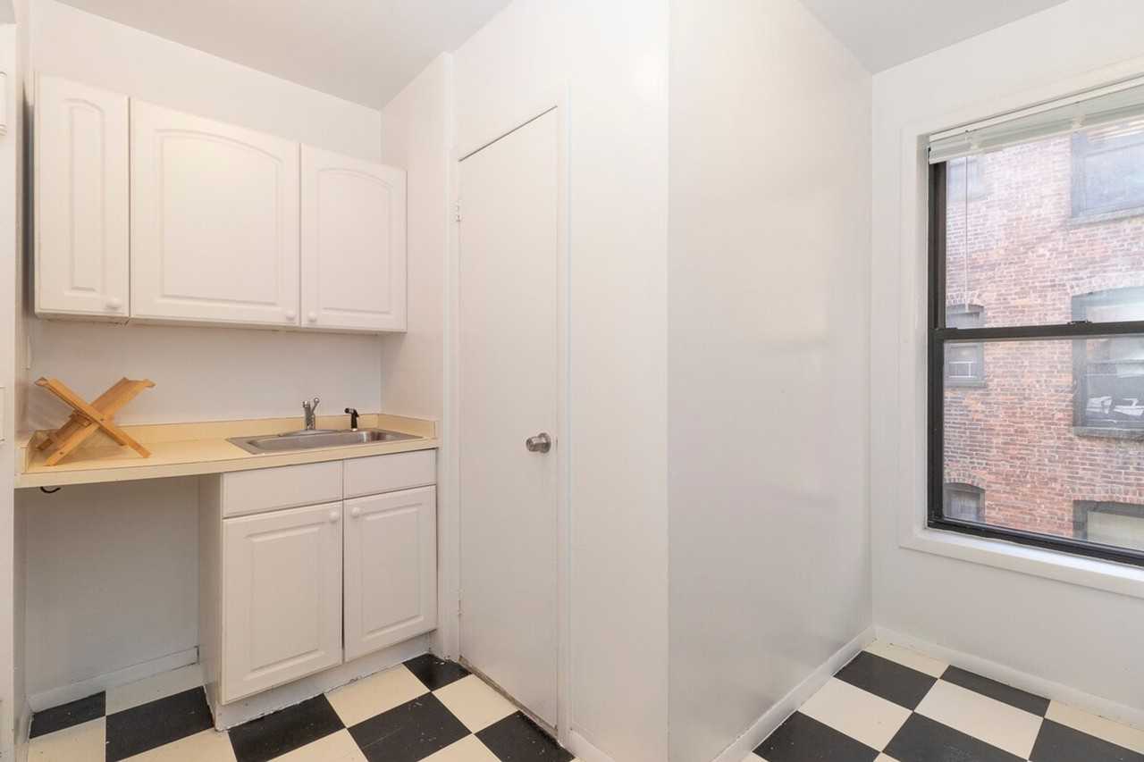 163 E 94th St #1032081P - Photo 7 of 20