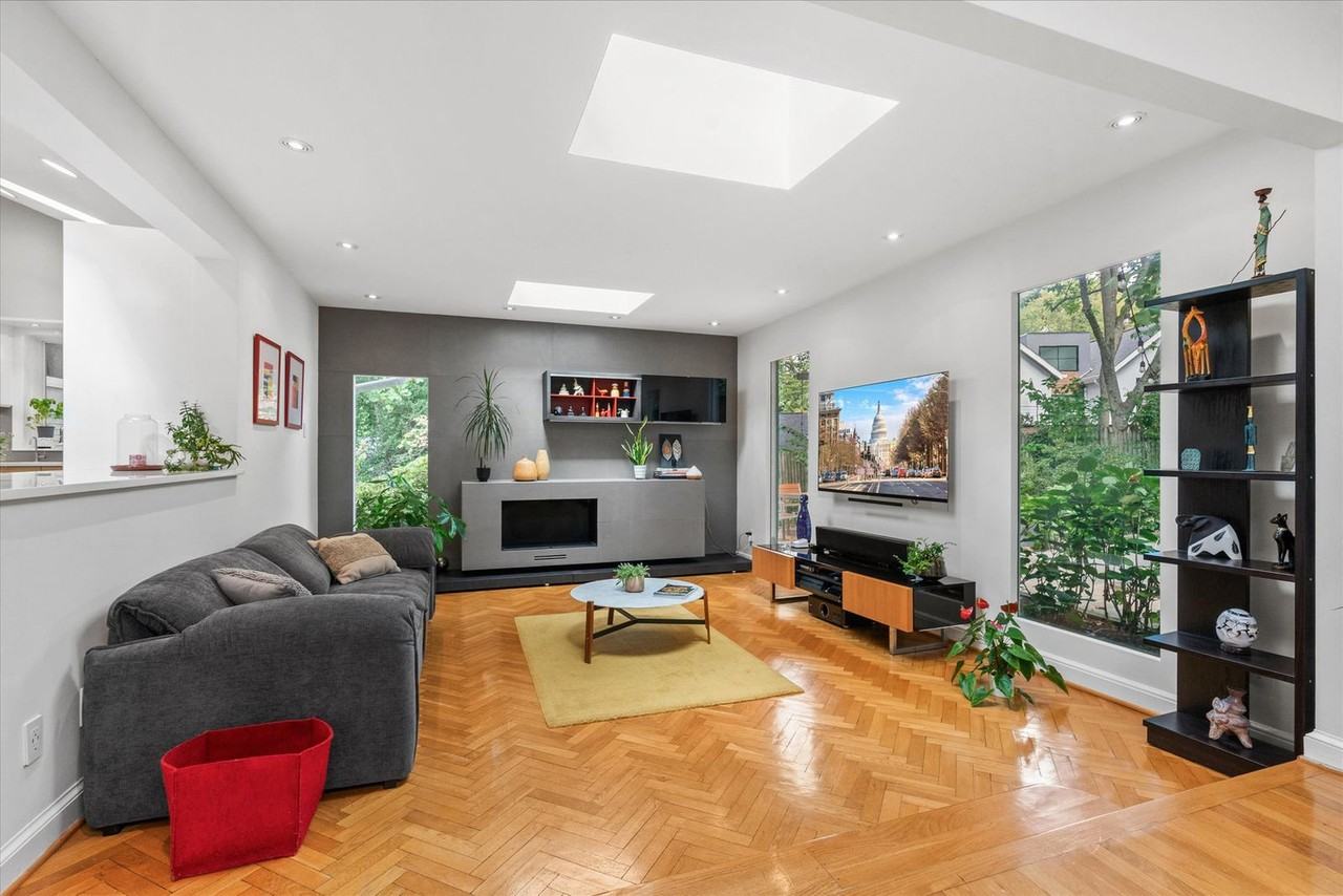 5049 Garfield St Nw #1539665P - Photo 7 of 22