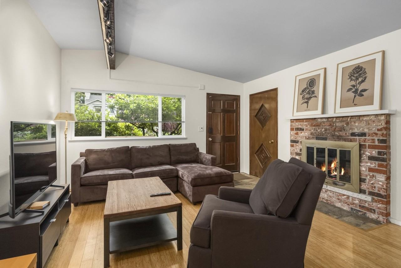 14025 Wallingford Ave N #1556320P - Photo 4 of 20