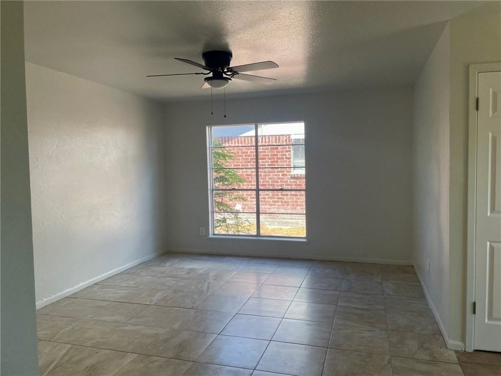 3715 La Paz Dr - Photo 4 of 9