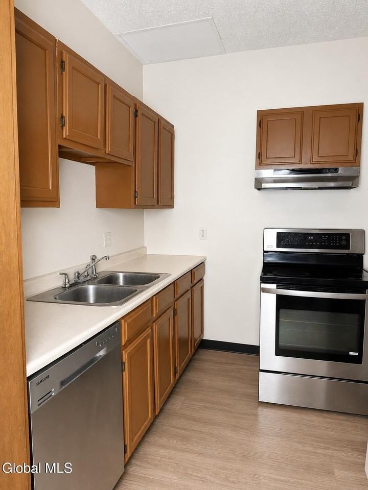 151 S Pearl St - Photo 2 of 14