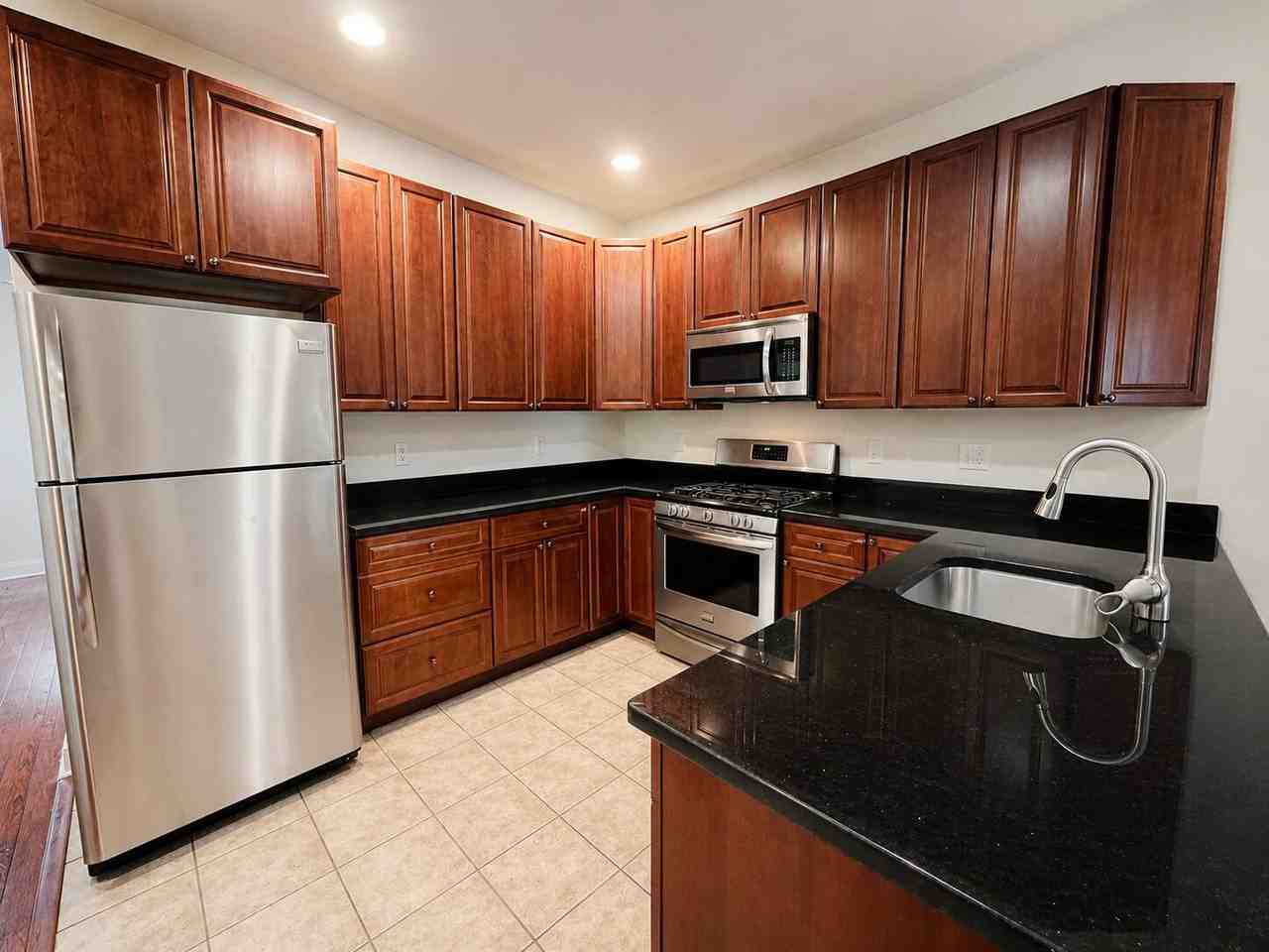 1713 West Montgomery Ave - Photo 2 of 38