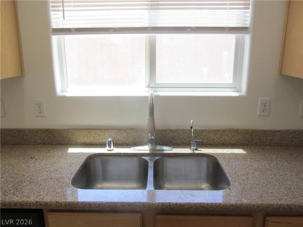 8513 Orly Ave - Photo 6 of 33