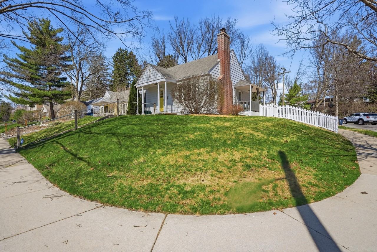 1102 Arborview Blvd - Photo 3 of 49