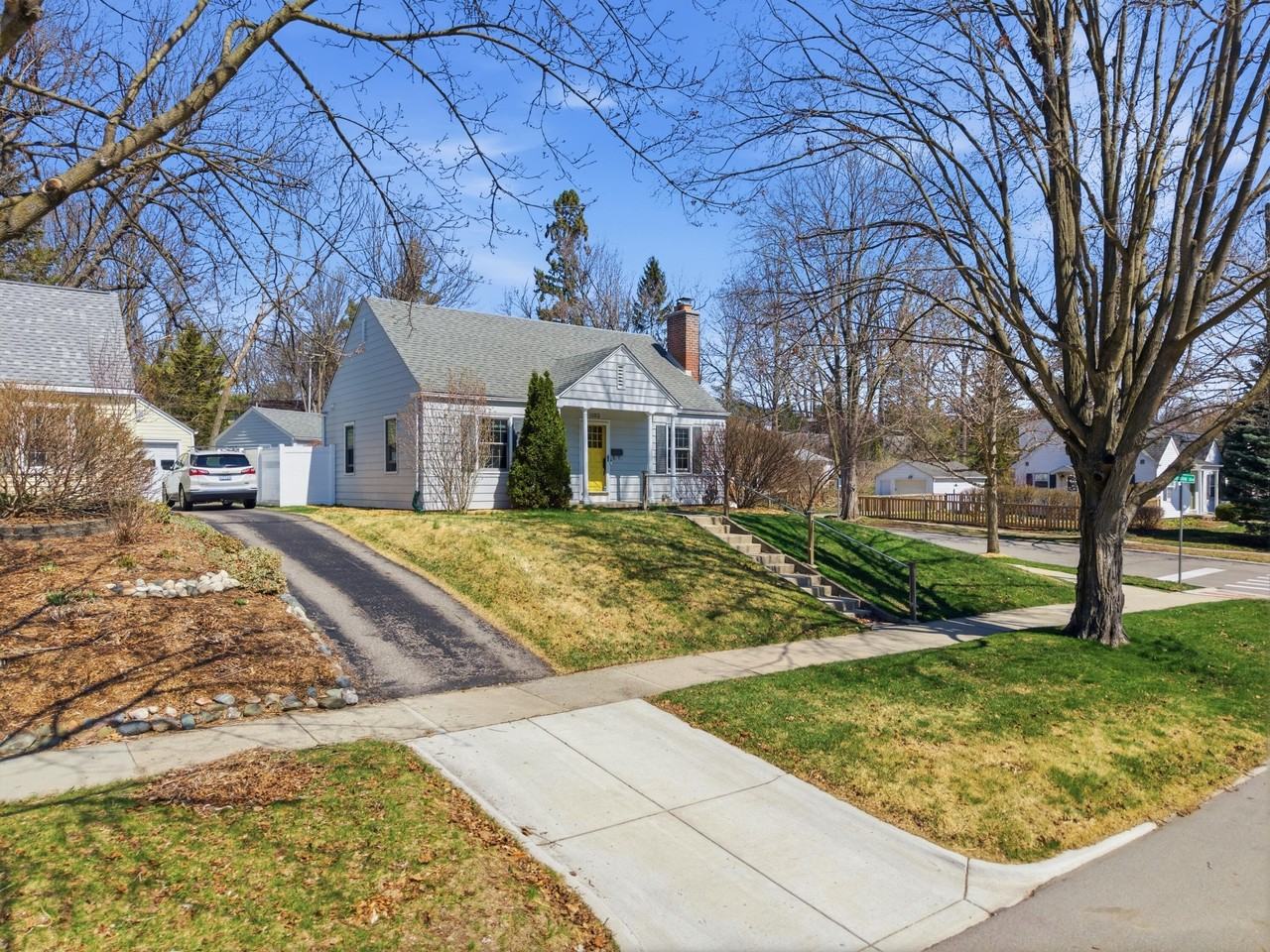 1102 Arborview Blvd - Photo 4 of 49