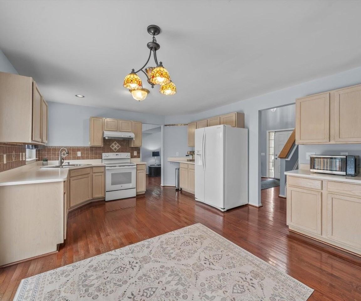 1696 Reserve Ct - Photo 7 of 47