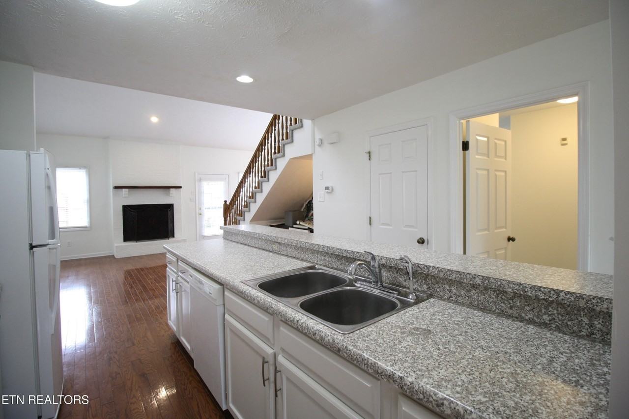 8737 Aragon Ln - Photo 4 of 28