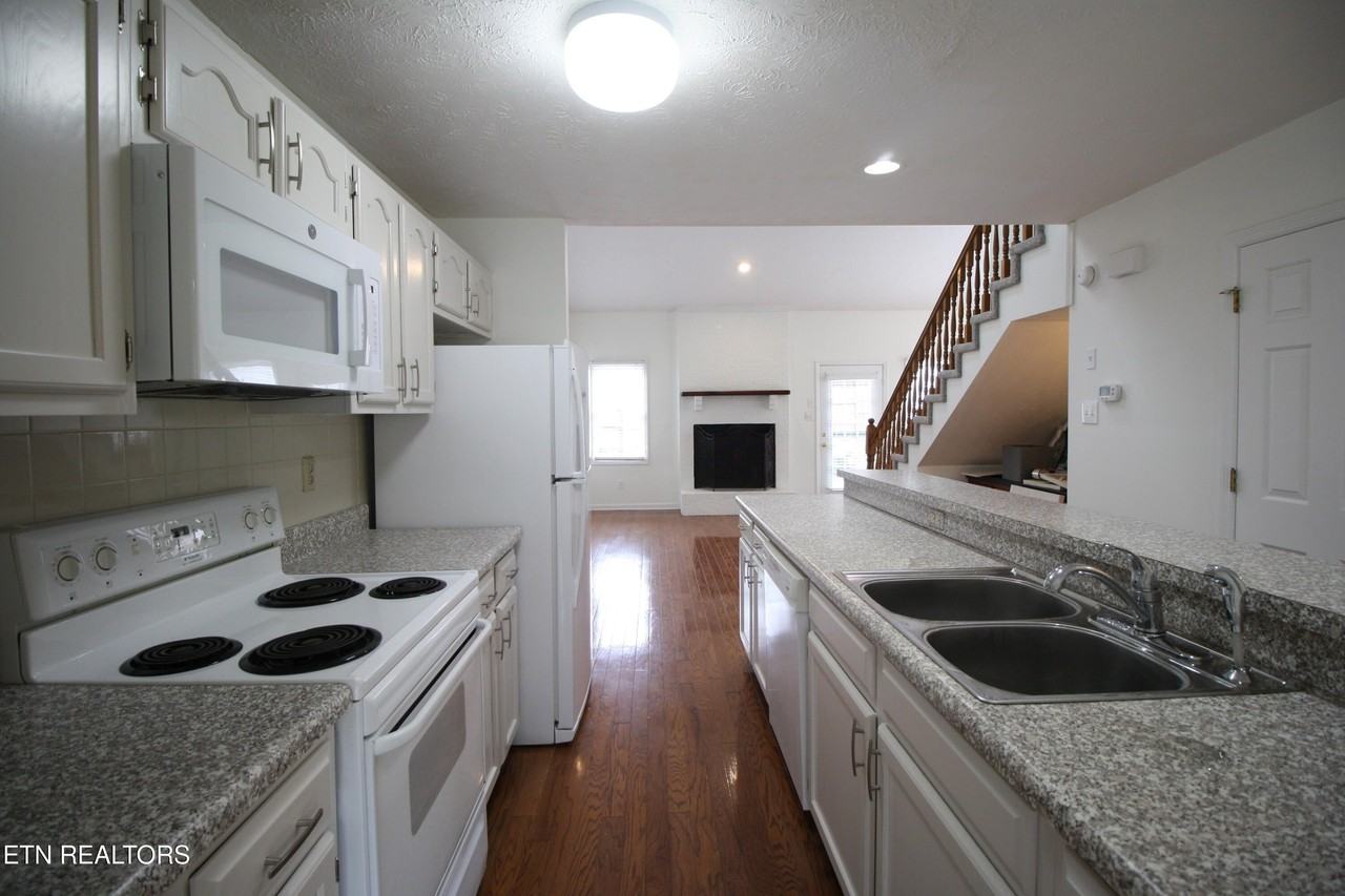 8737 Aragon Ln - Photo 6 of 28