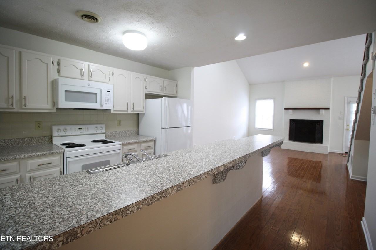 8737 Aragon Ln - Photo 7 of 28