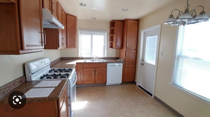 704 5th St #704 - Photo 3 of 8