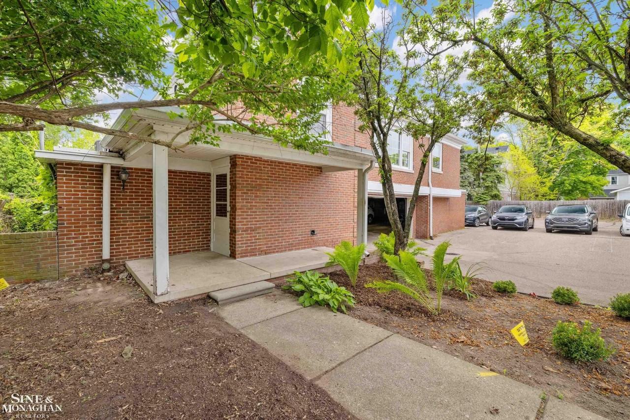 17111 E Jefferson Ave #35 - Photo 4 of 36