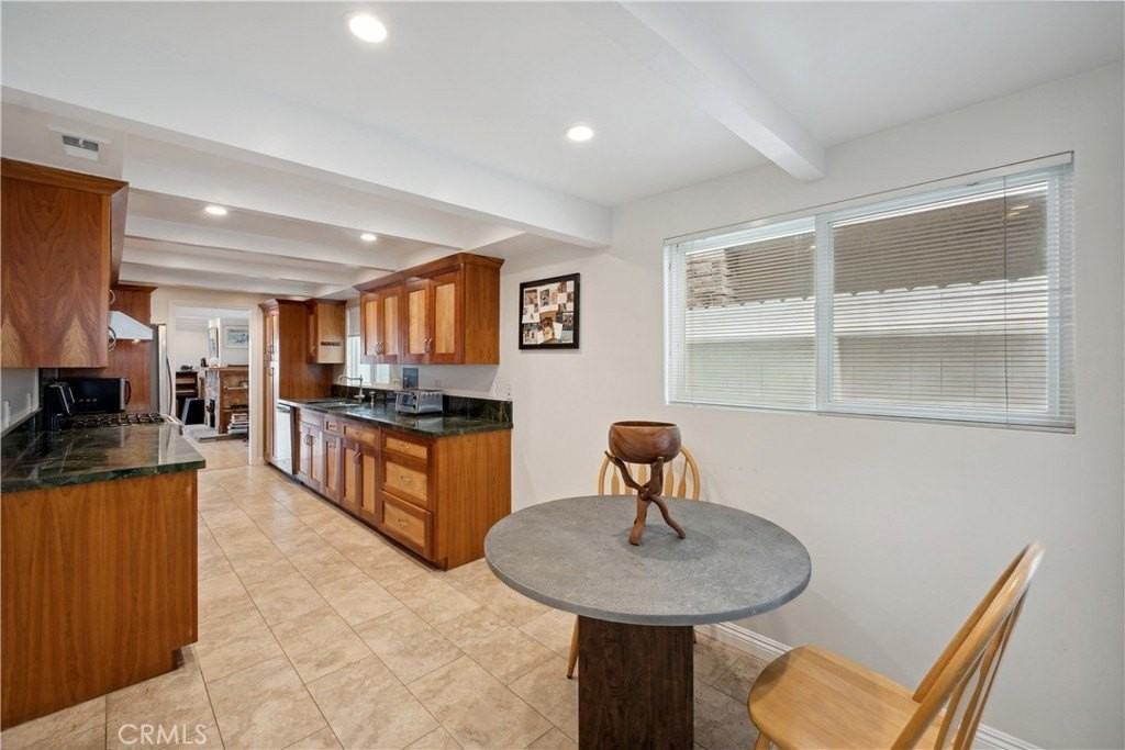 214 Walnut St - Photo 6 of 16