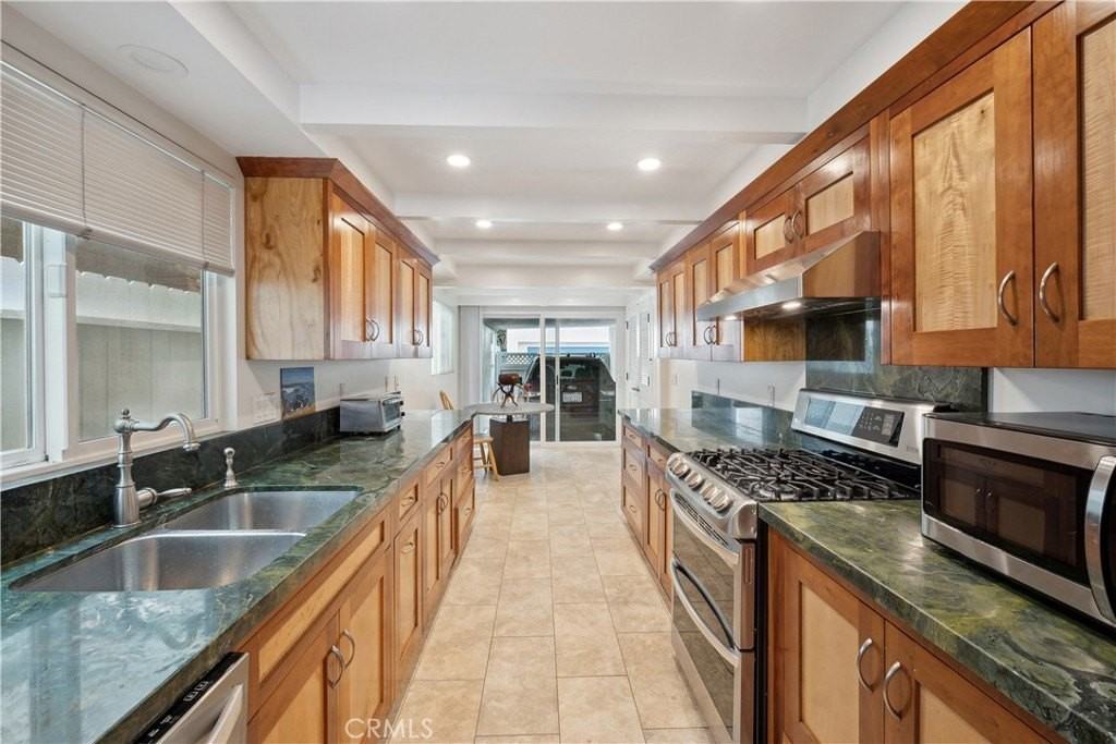 214 Walnut St - Photo 7 of 16
