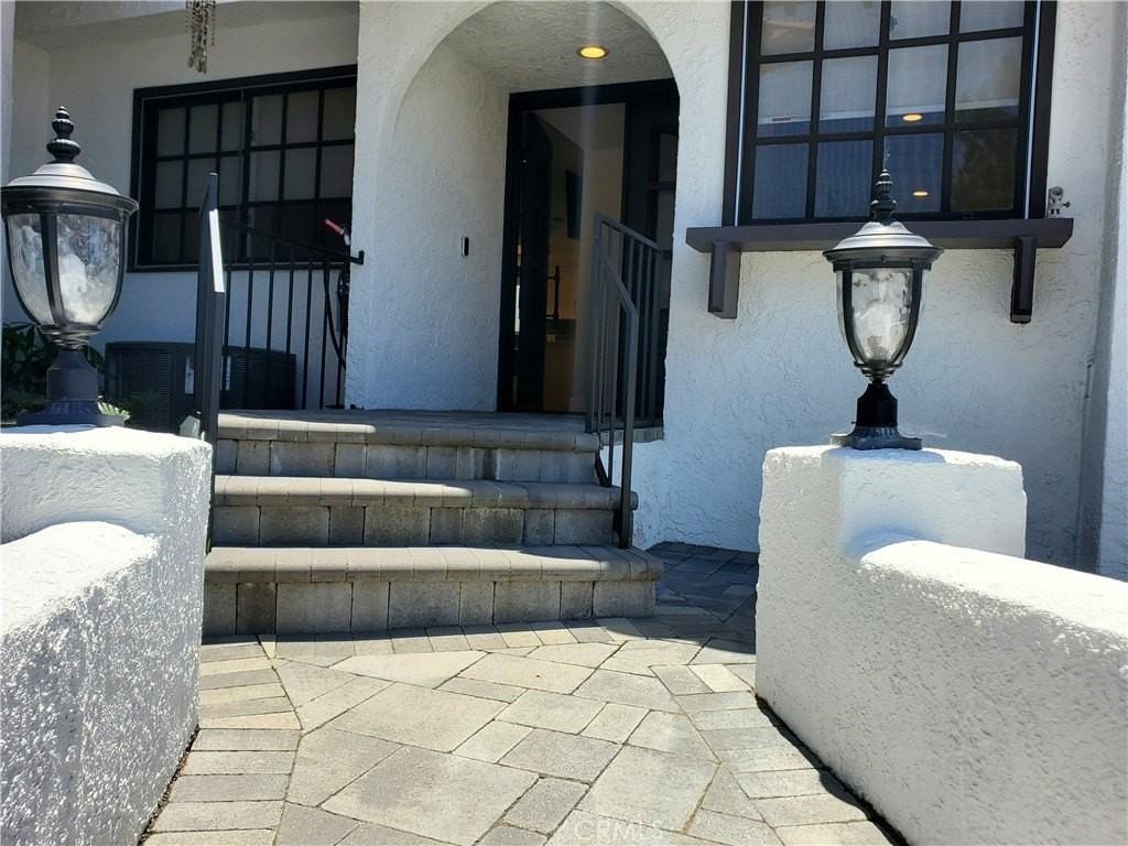 219 W Escalones - Photo 2 of 32