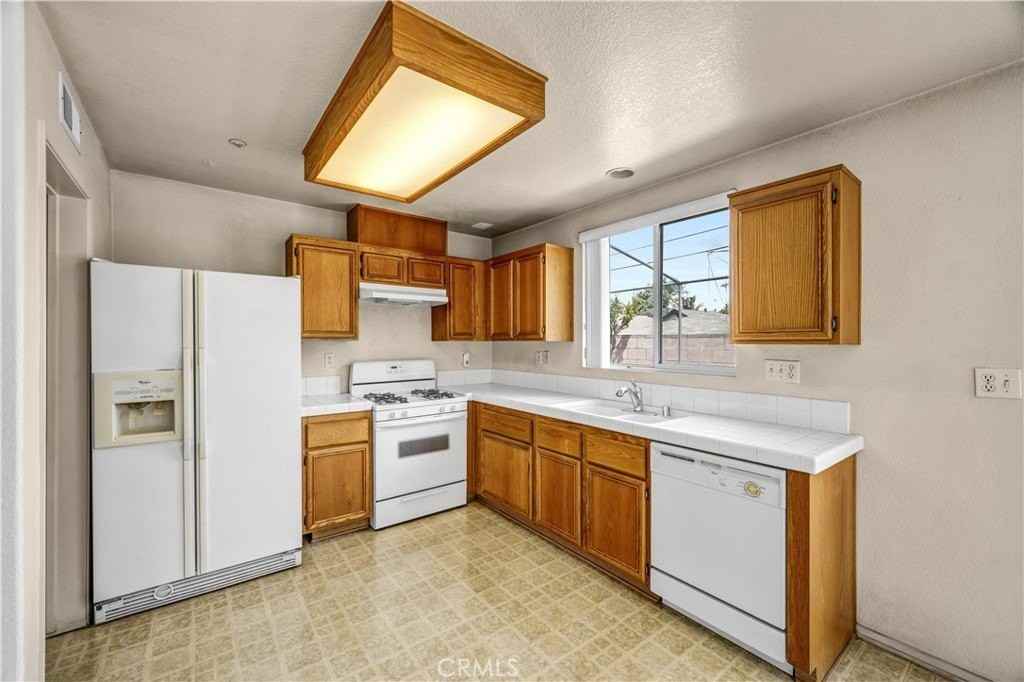 465 E Afton Ln - Photo 7 of 25