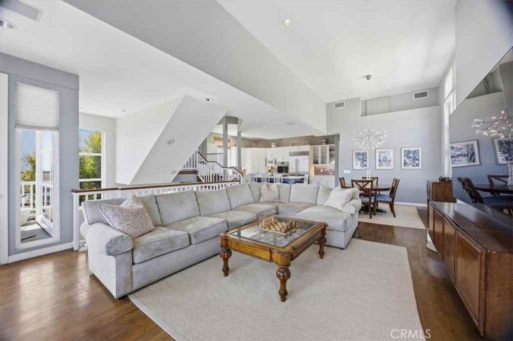 125 4th St #A - Photo 4 of 25