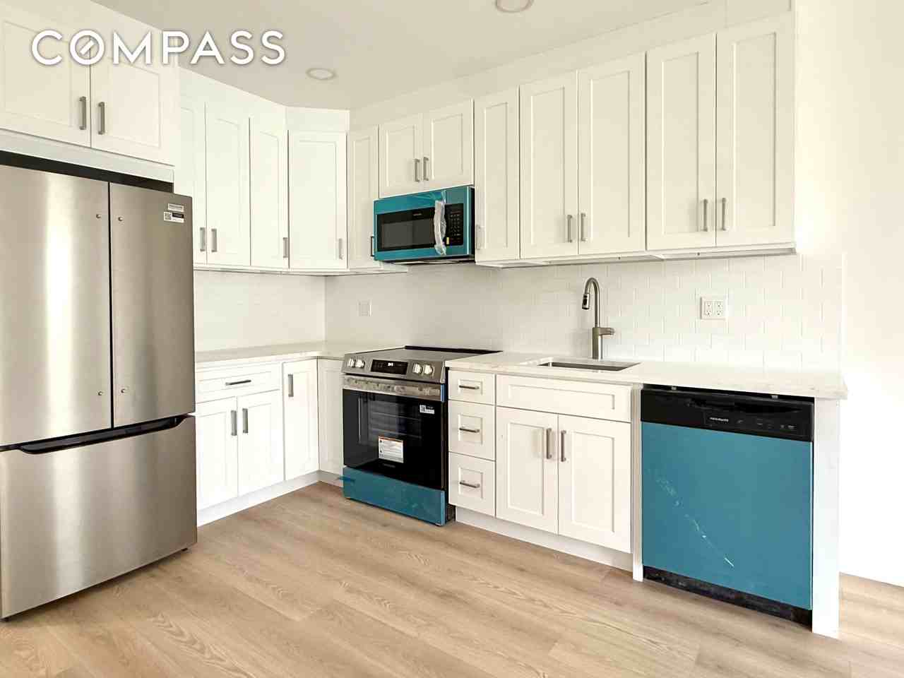 985 Rogers Ave #3