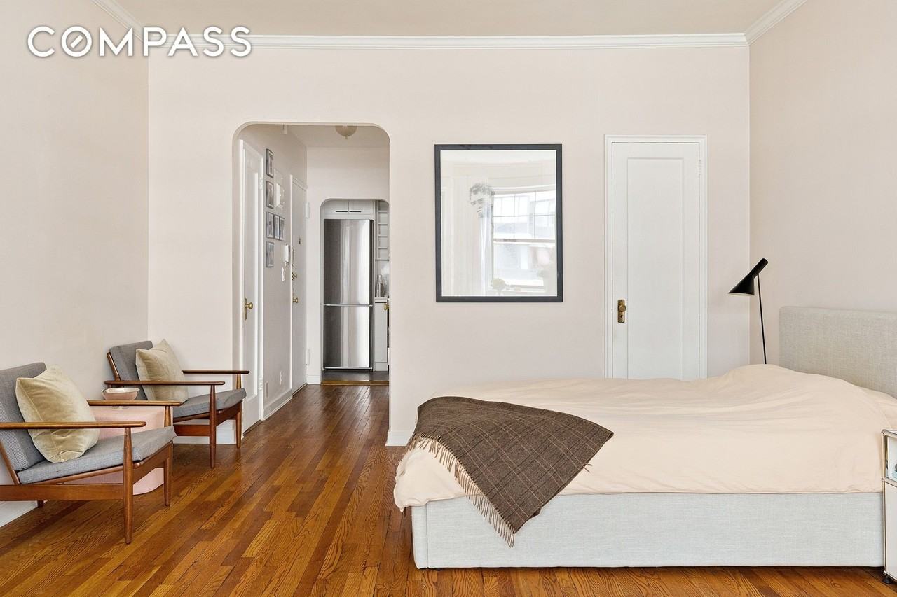 434 E 58th St #6B - Photo 2 of 6