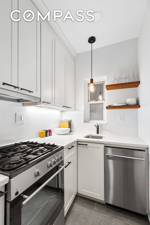 434 E 58th St #6B - Photo 4 of 6