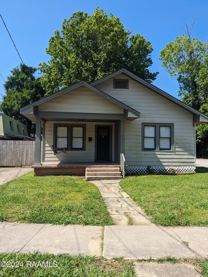 330 General Mouton Ave - Photo 2 of 25