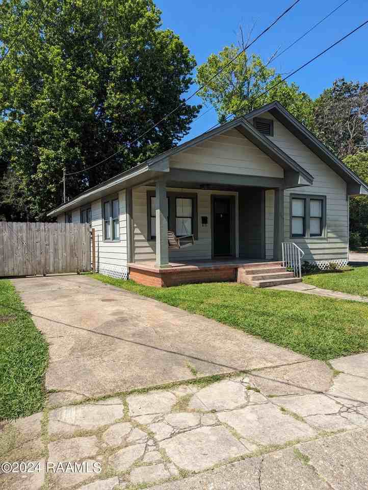 330 General Mouton Ave - Photo 3 of 25