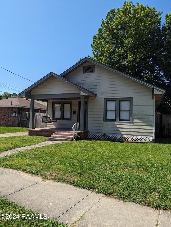 330 General Mouton Ave - Photo 4 of 25
