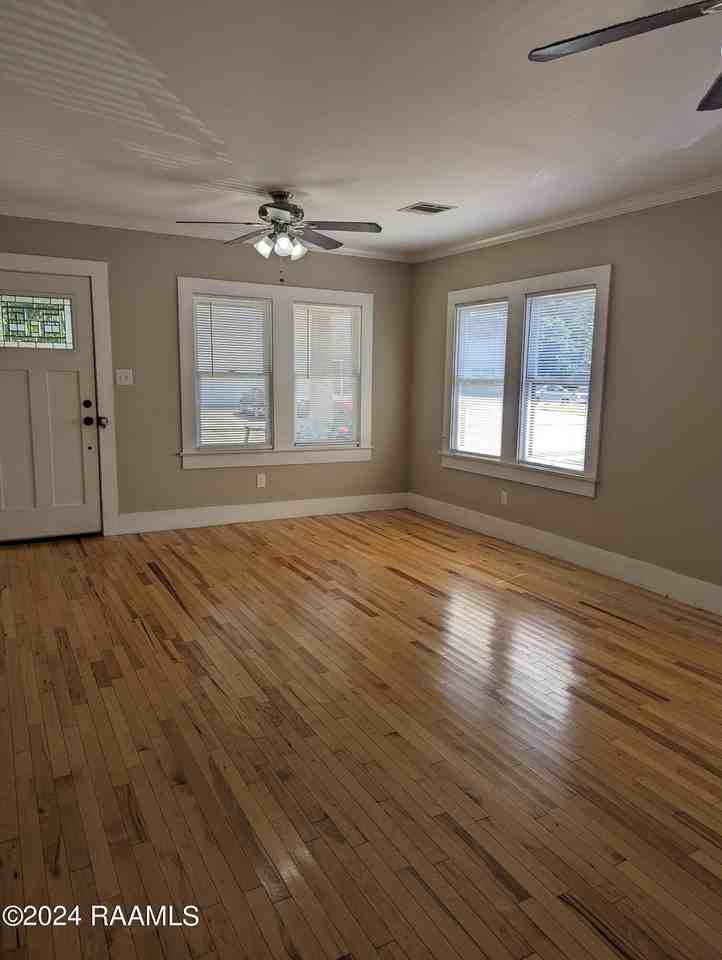 330 General Mouton Ave - Photo 5 of 25