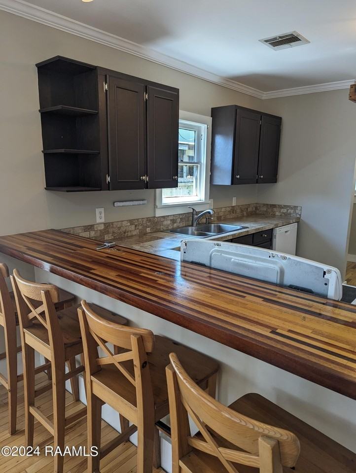 330 General Mouton Ave - Photo 7 of 25