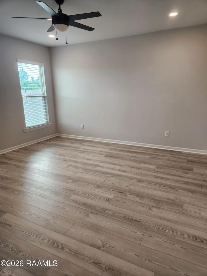 221 Wakely Ct - Photo 6 of 14