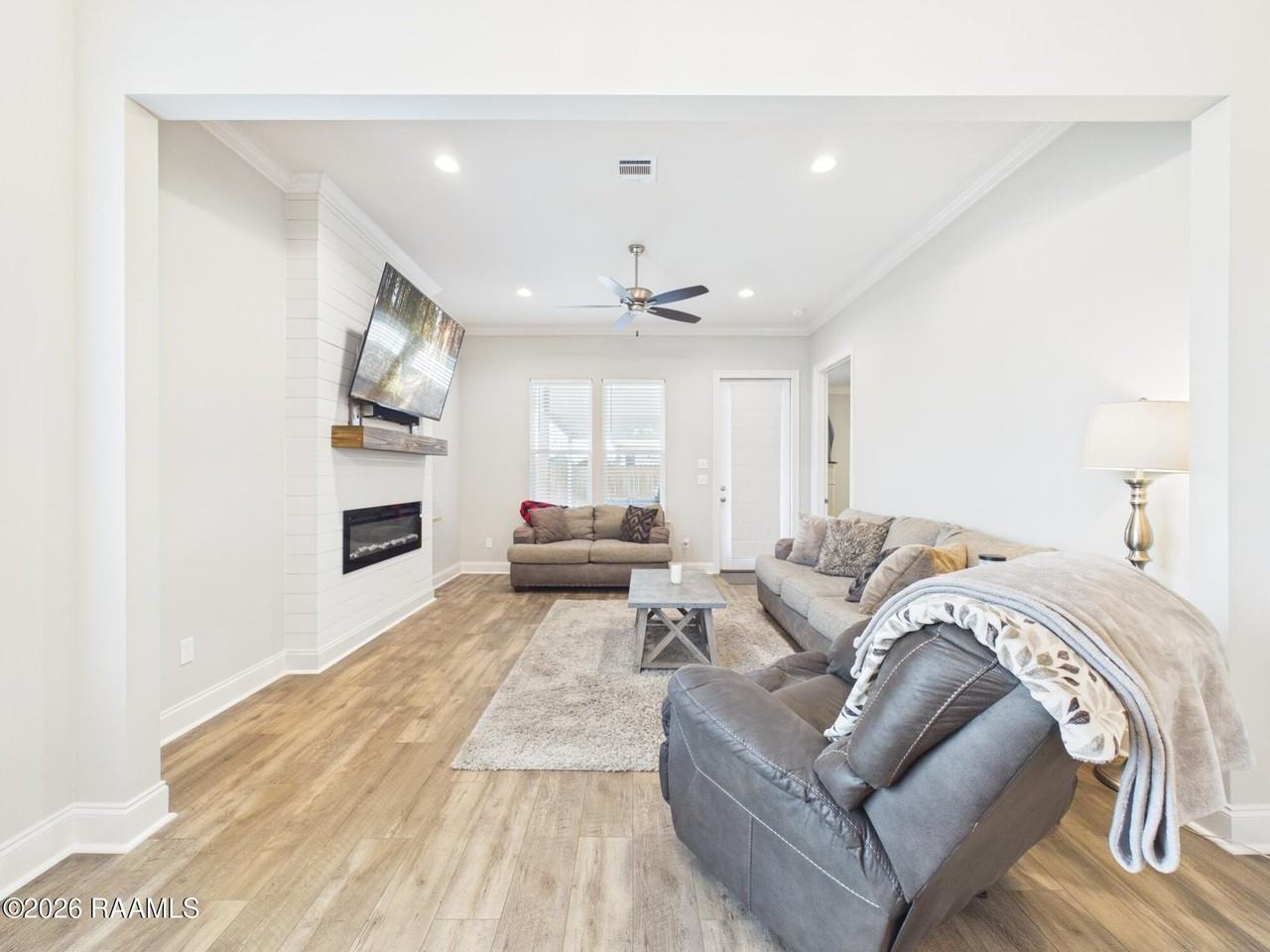 301 Adry Ln - Photo 4 of 27