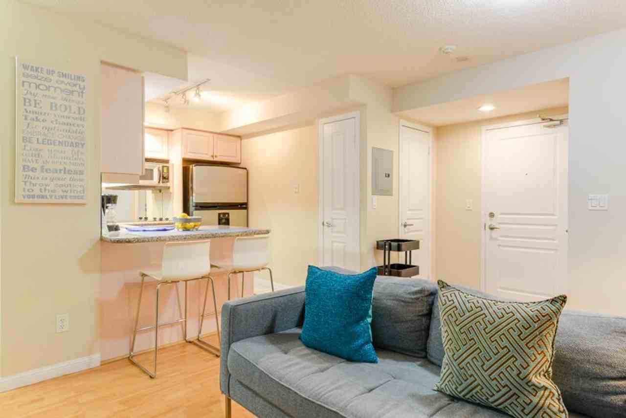 160 Simcoe St #1034871P - Photo 3 of 14