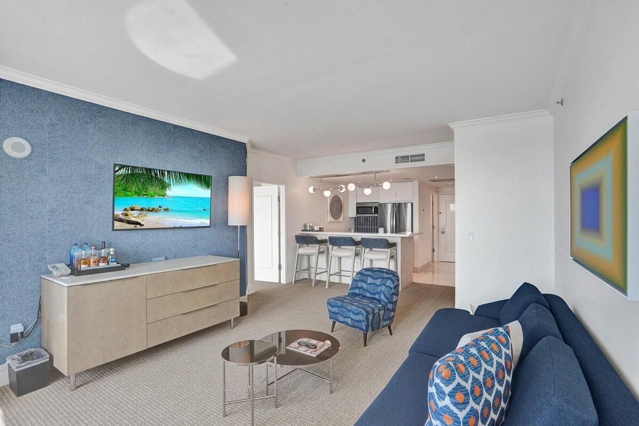 4401 Collins Avenue - Photo 2 of 46