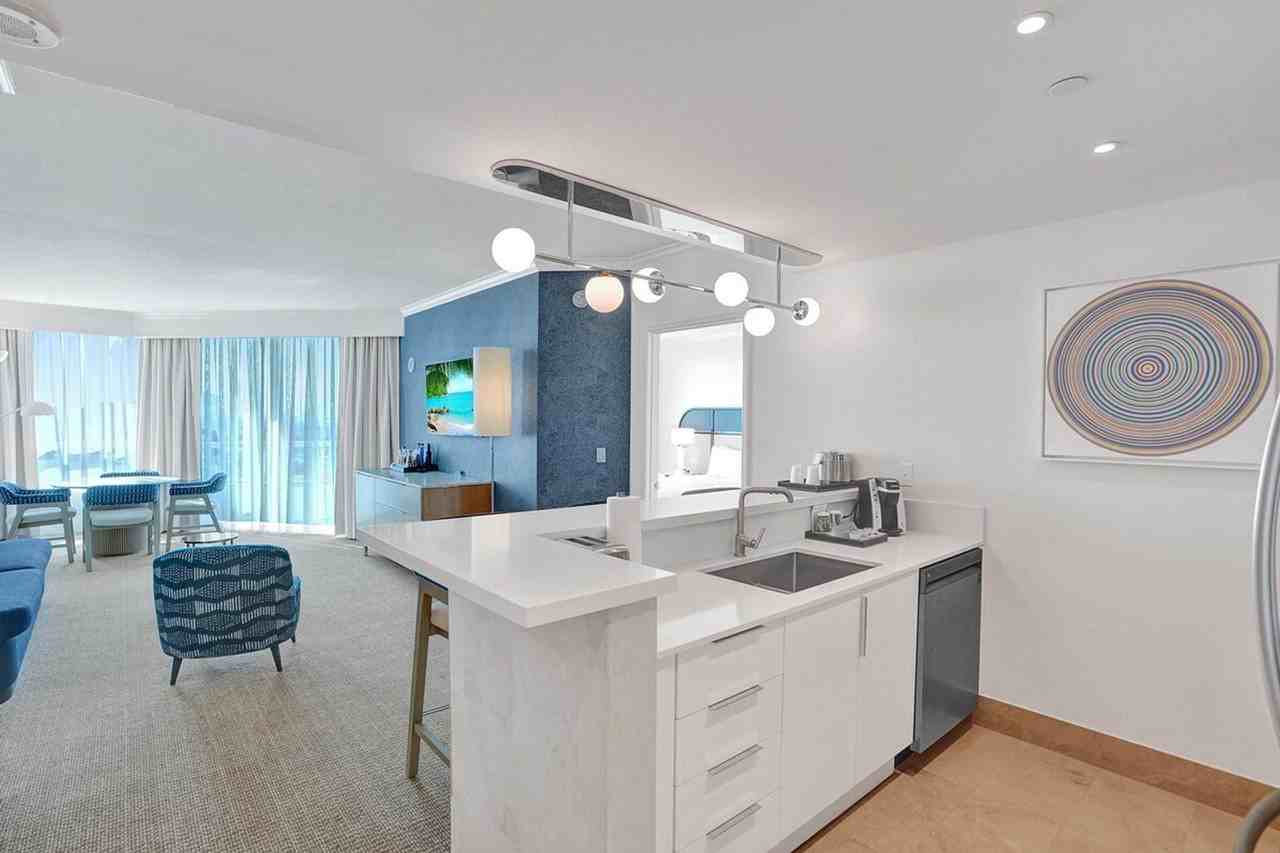 4401 Collins Avenue - Photo 4 of 46