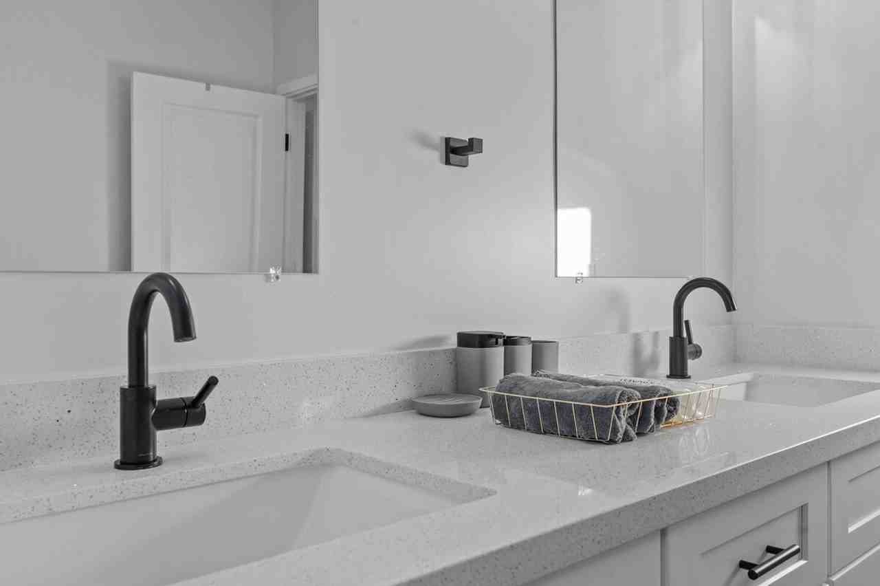 3757 E Van Buren St #1244328P - Photo 5 of 28