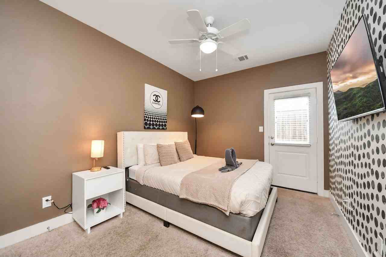3644B Griggs Rd #1047940P - Photo 5 of 21